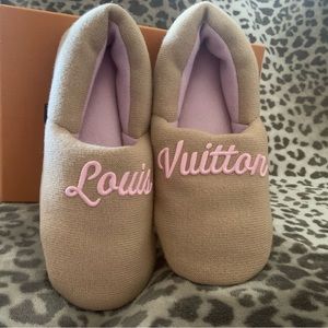 LOUIS VUITTON DREAMY HOUSE SLIPPERS